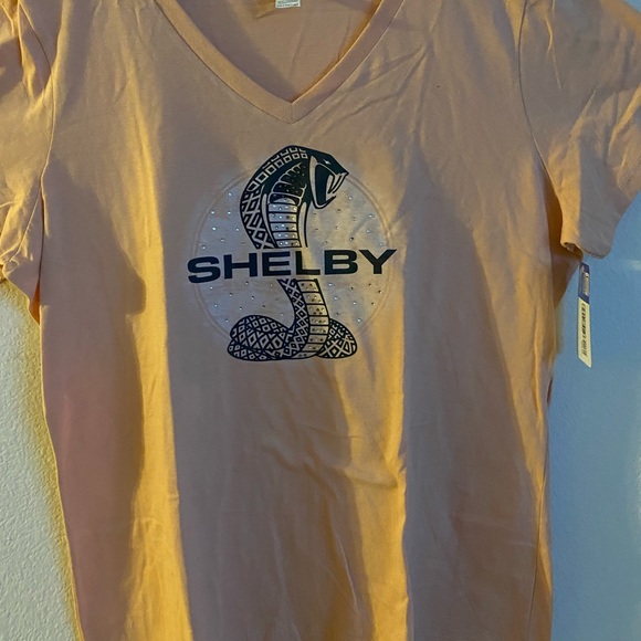 NEW!! Woman’s Shirt. - Picture 2 of 6